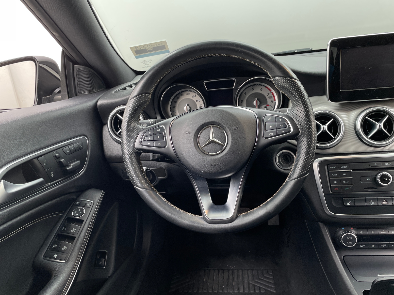 Thumbnail: 2015 Mercedes-Benz CLA - 3
