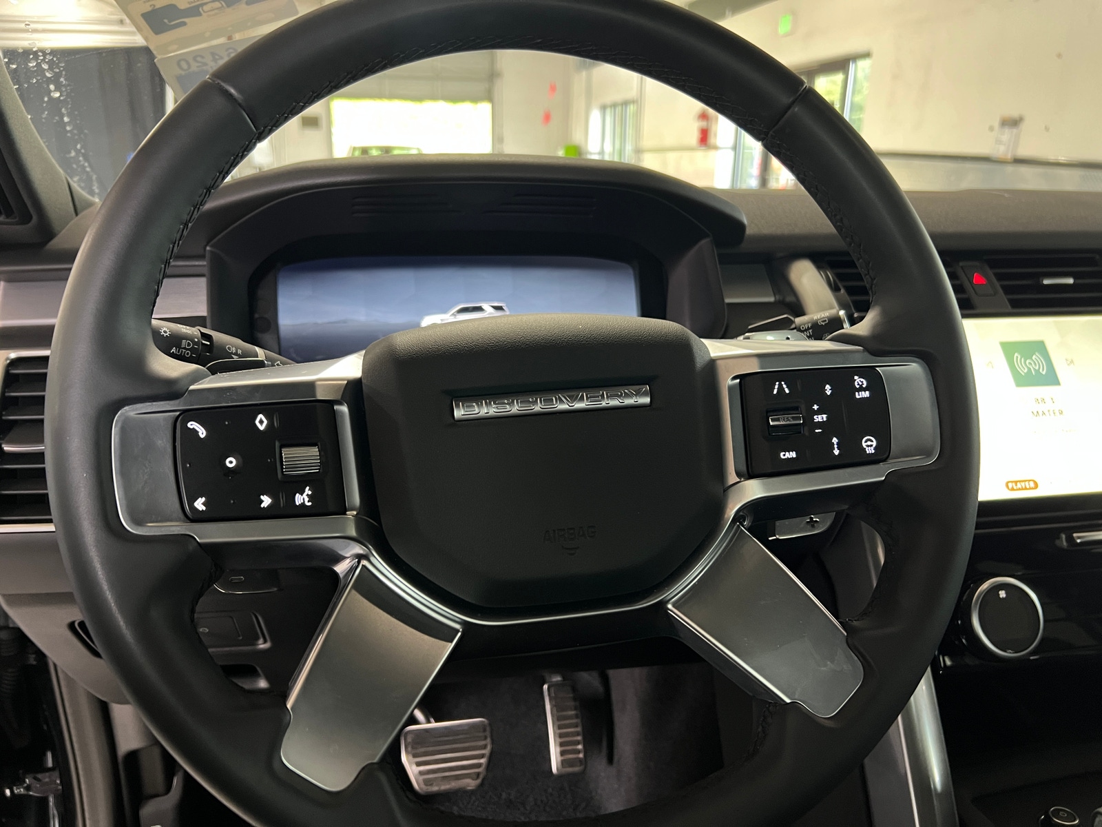 Thumbnail: 2024 Land Rover Discovery - 4