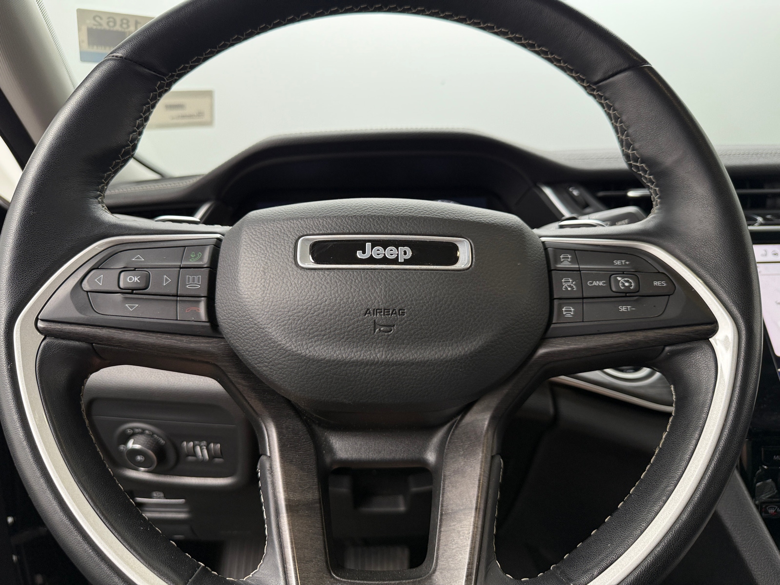 Thumbnail: 2022 Jeep Grand Cherokee L - 4
