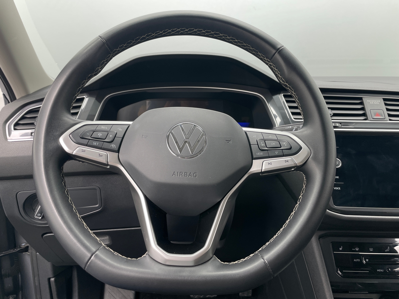 Thumbnail: 2024 Volkswagen Tiguan - 4