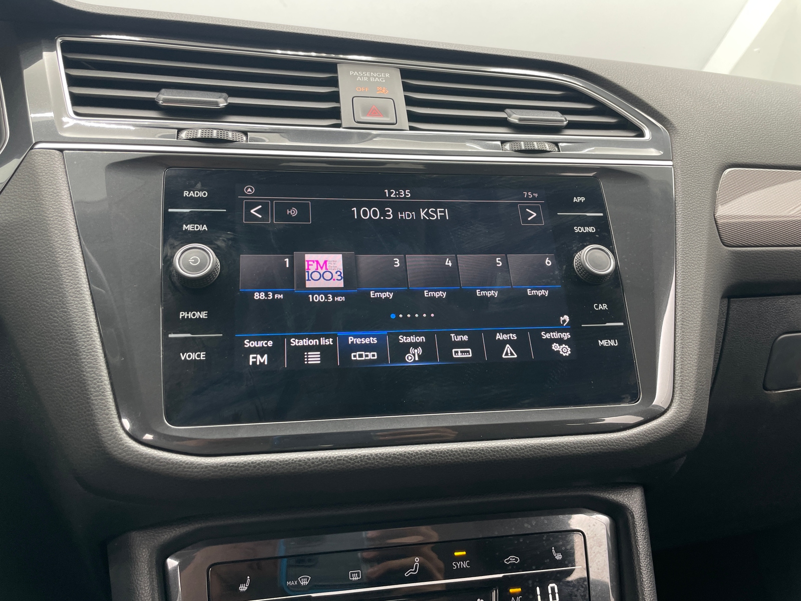 Thumbnail: 2024 Volkswagen Tiguan - 3