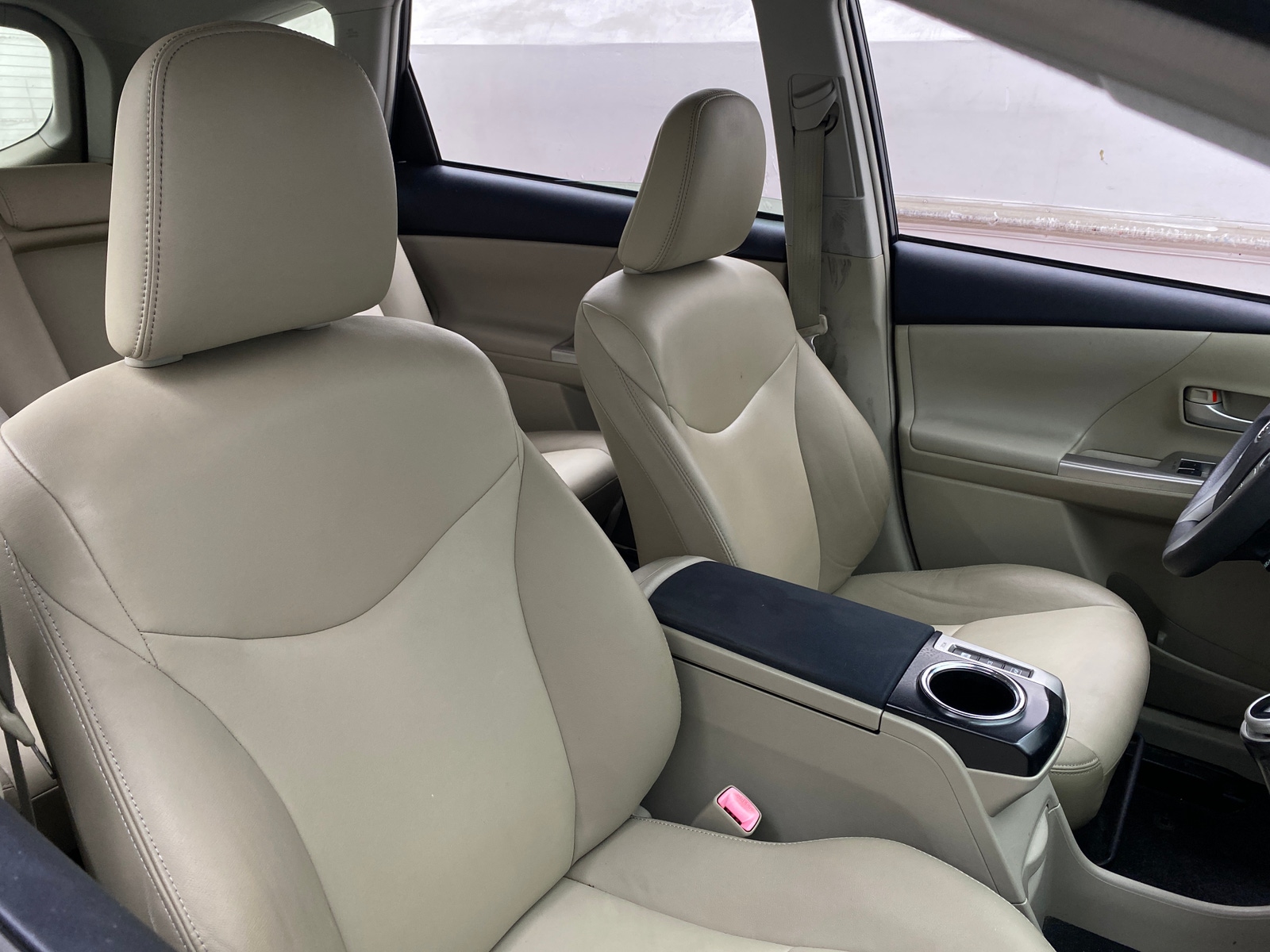 Thumbnail: 2012 Toyota Prius v - 2