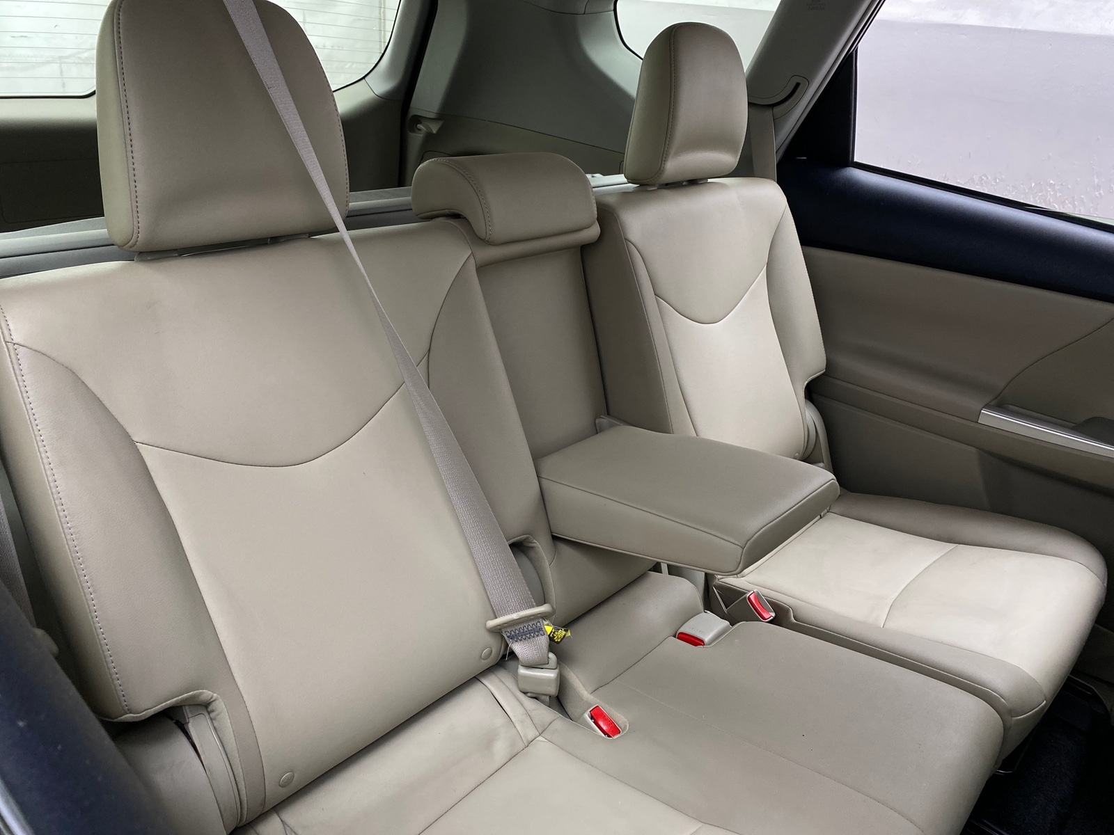 Thumbnail: 2012 Toyota Prius v - 6