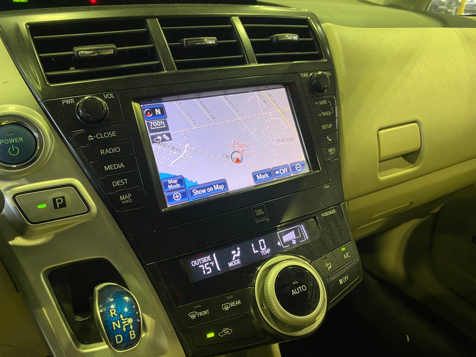 Thumbnail: 2012 Toyota Prius v - 4