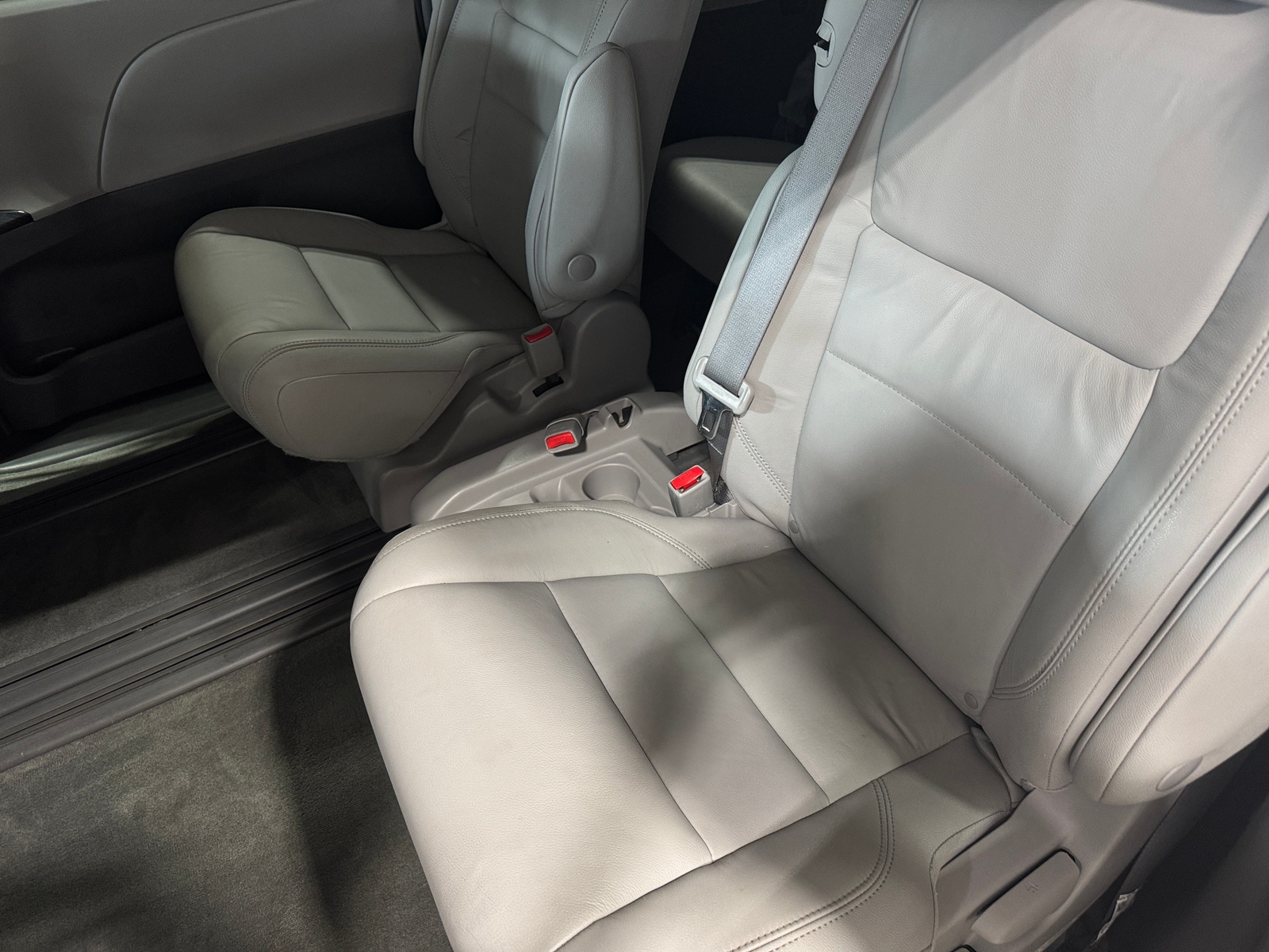 Thumbnail: 2018 Toyota Sienna - 5