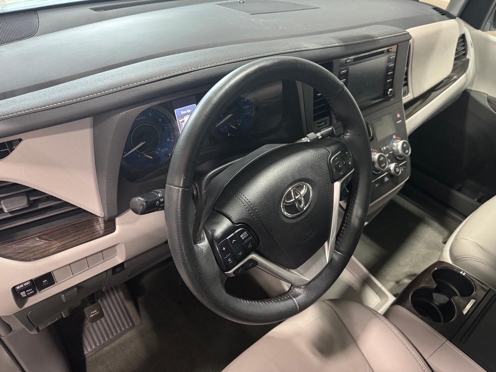 Thumbnail: 2018 Toyota Sienna - 2