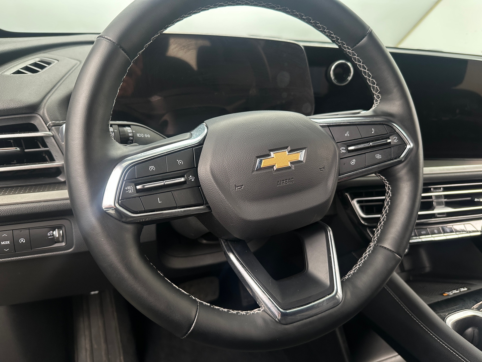 Thumbnail: 2025 Chevrolet Traverse - 5