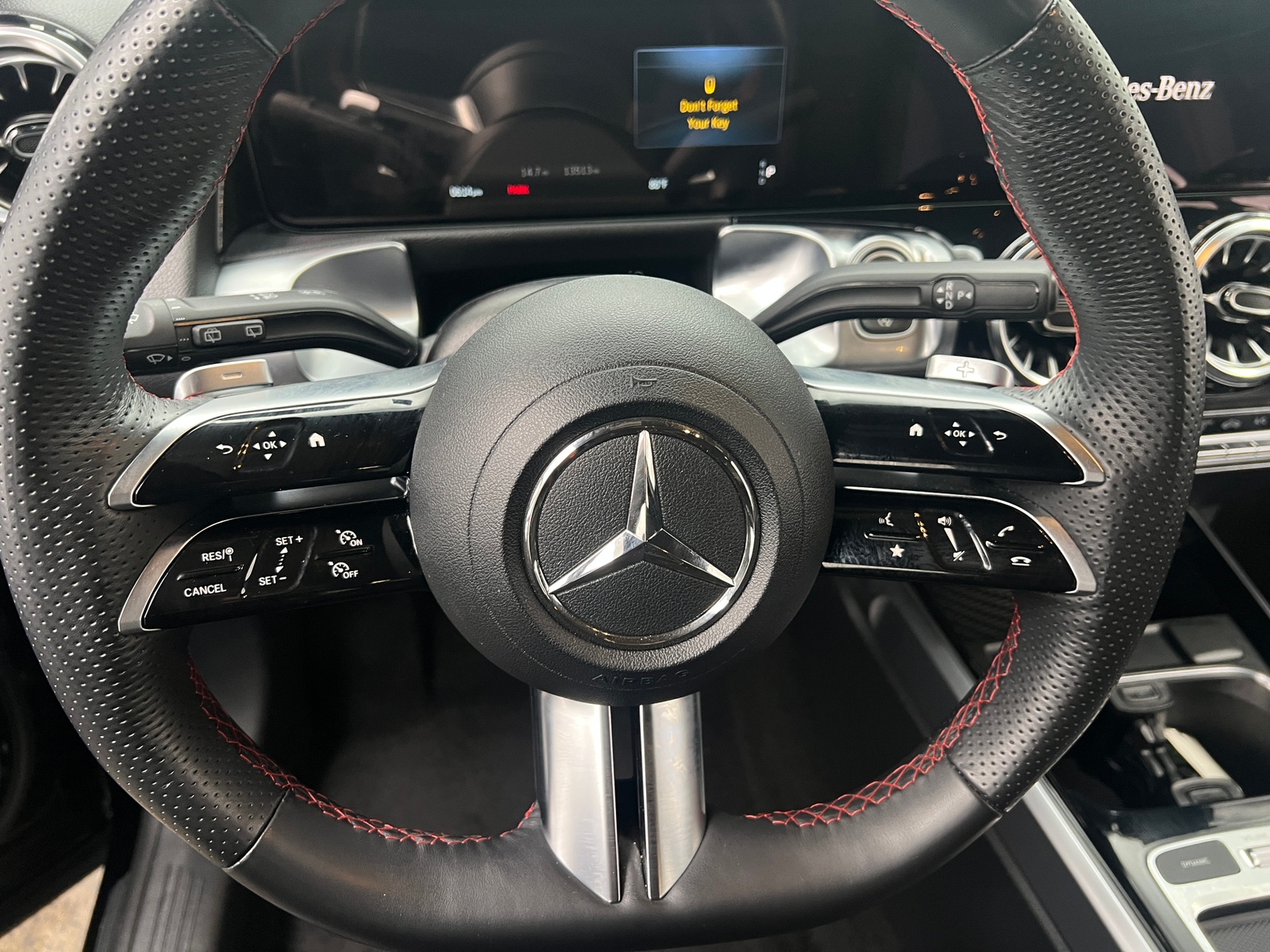 Thumbnail: 2024 Mercedes-Benz GLB - 4