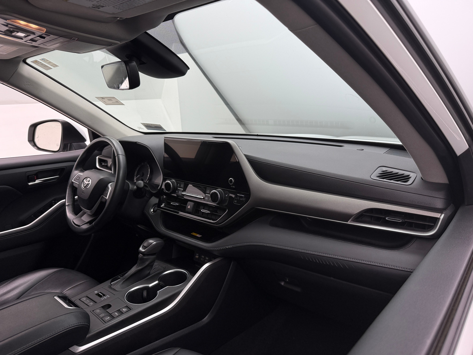 Thumbnail: 2023 Toyota Highlander - 2