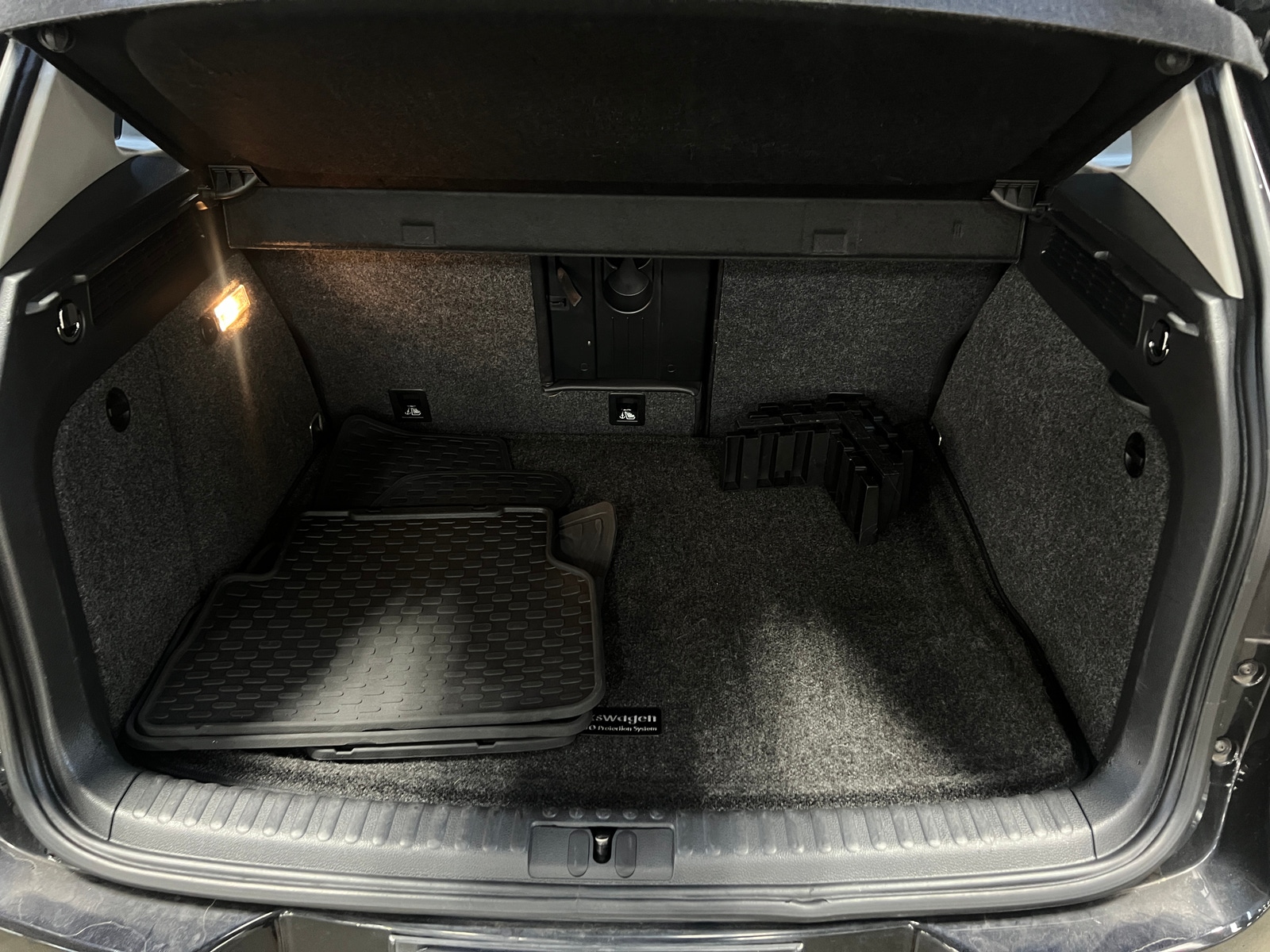 Thumbnail: 2017 Volkswagen Tiguan - 7