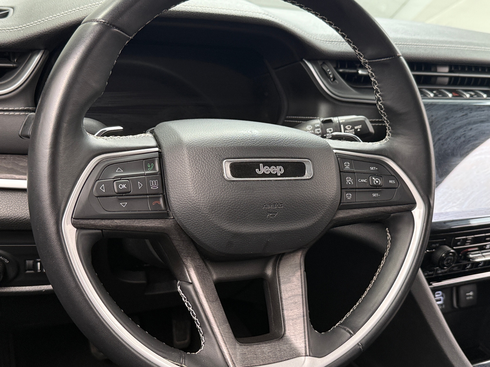 Thumbnail: 2022 Jeep Grand Cherokee L - 4