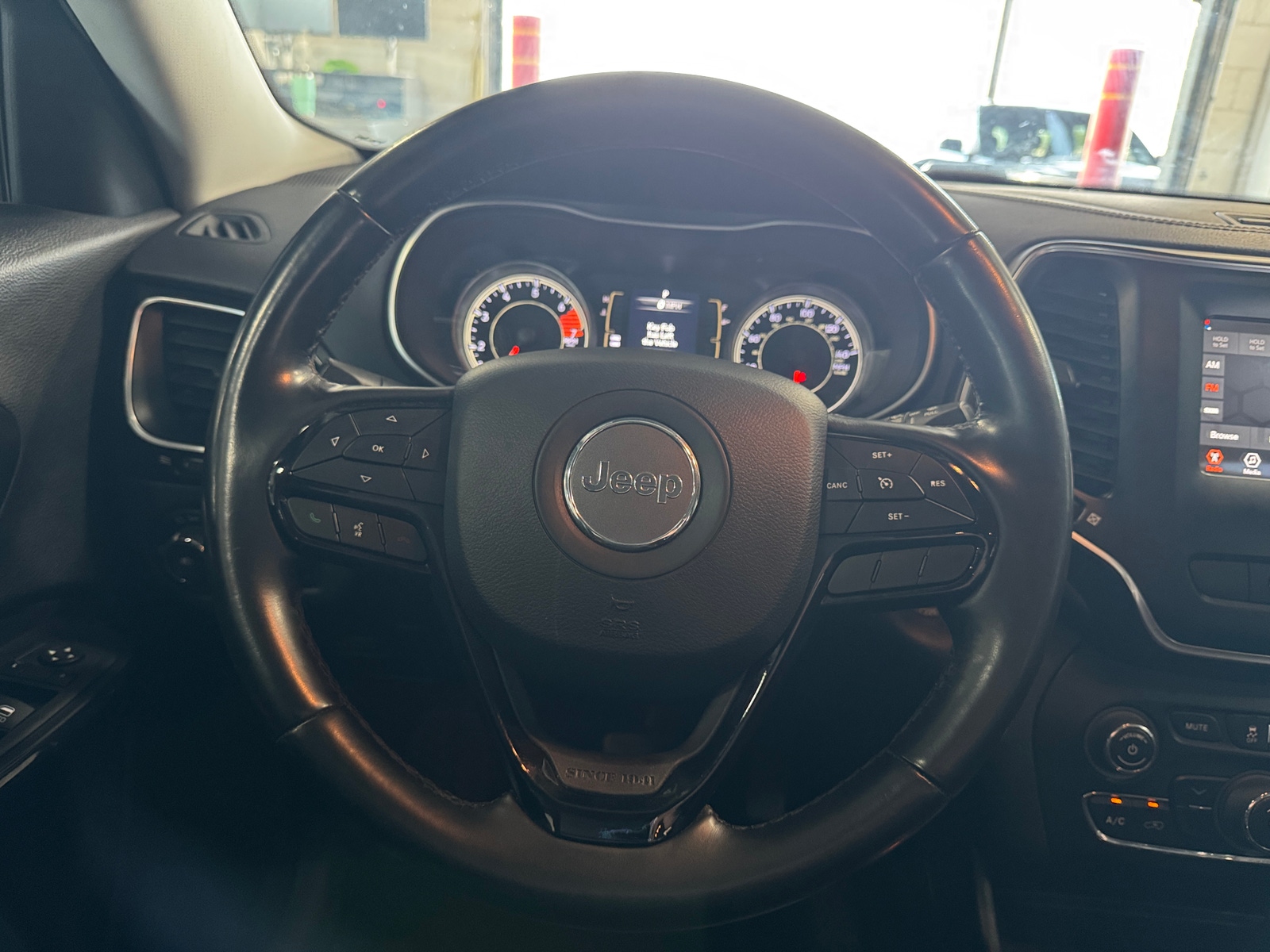 Thumbnail: 2021 Jeep Cherokee - 5