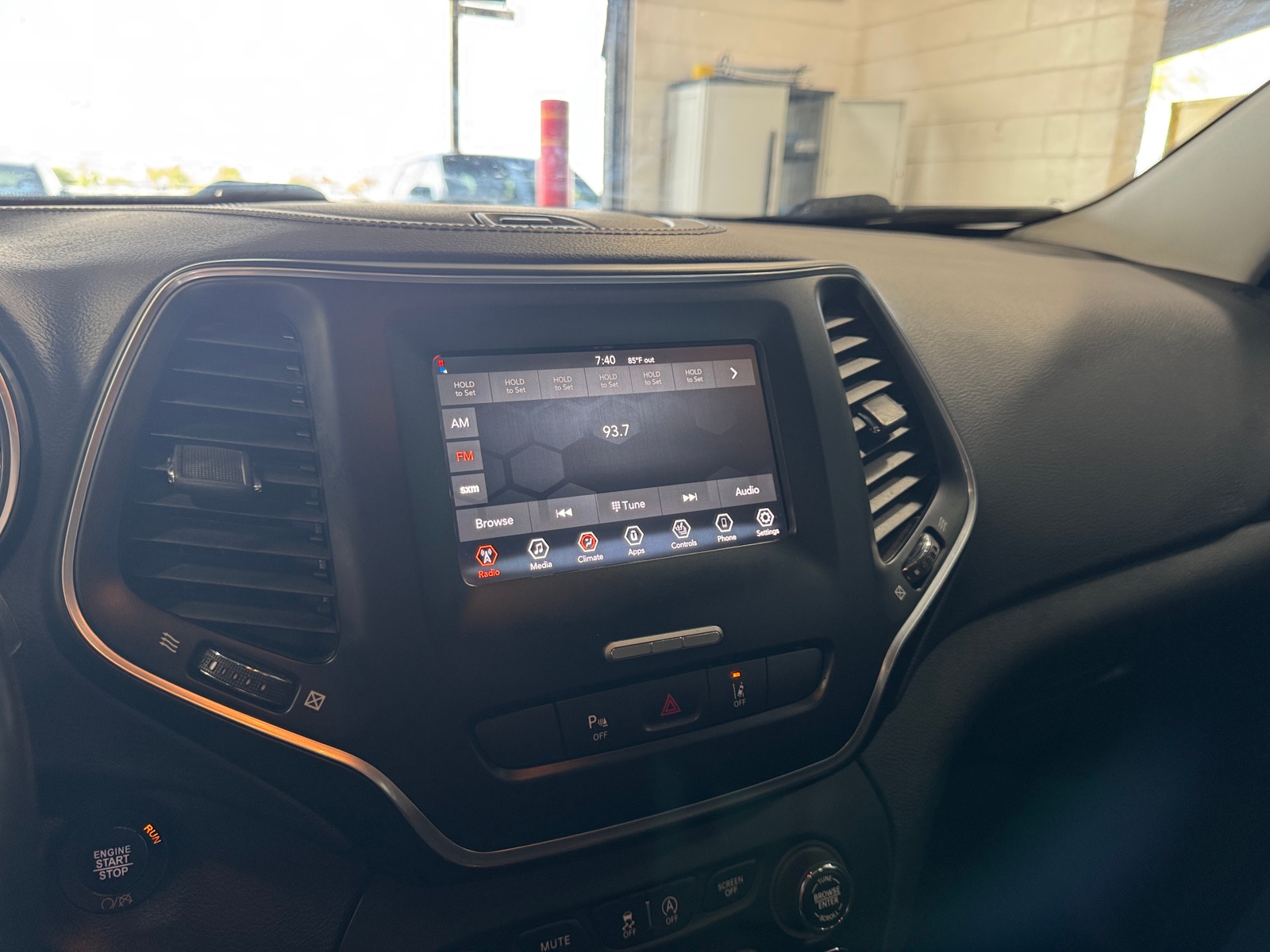 Thumbnail: 2021 Jeep Cherokee - 4