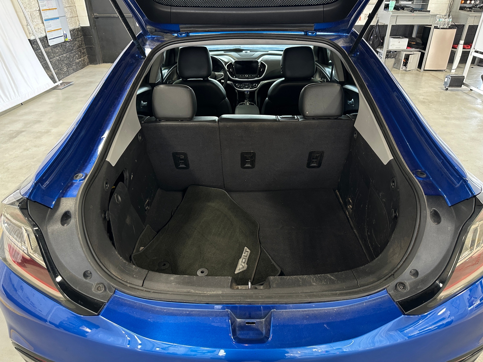 Thumbnail: 2017 Chevrolet Volt - 7