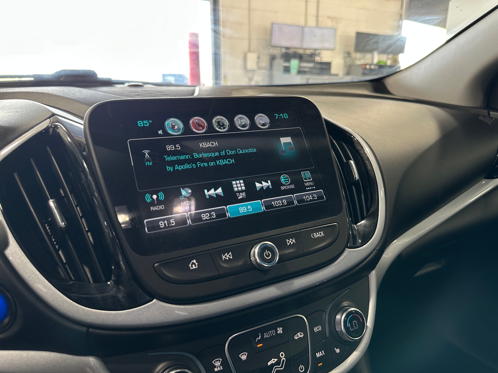 Thumbnail: 2017 Chevrolet Volt - 4