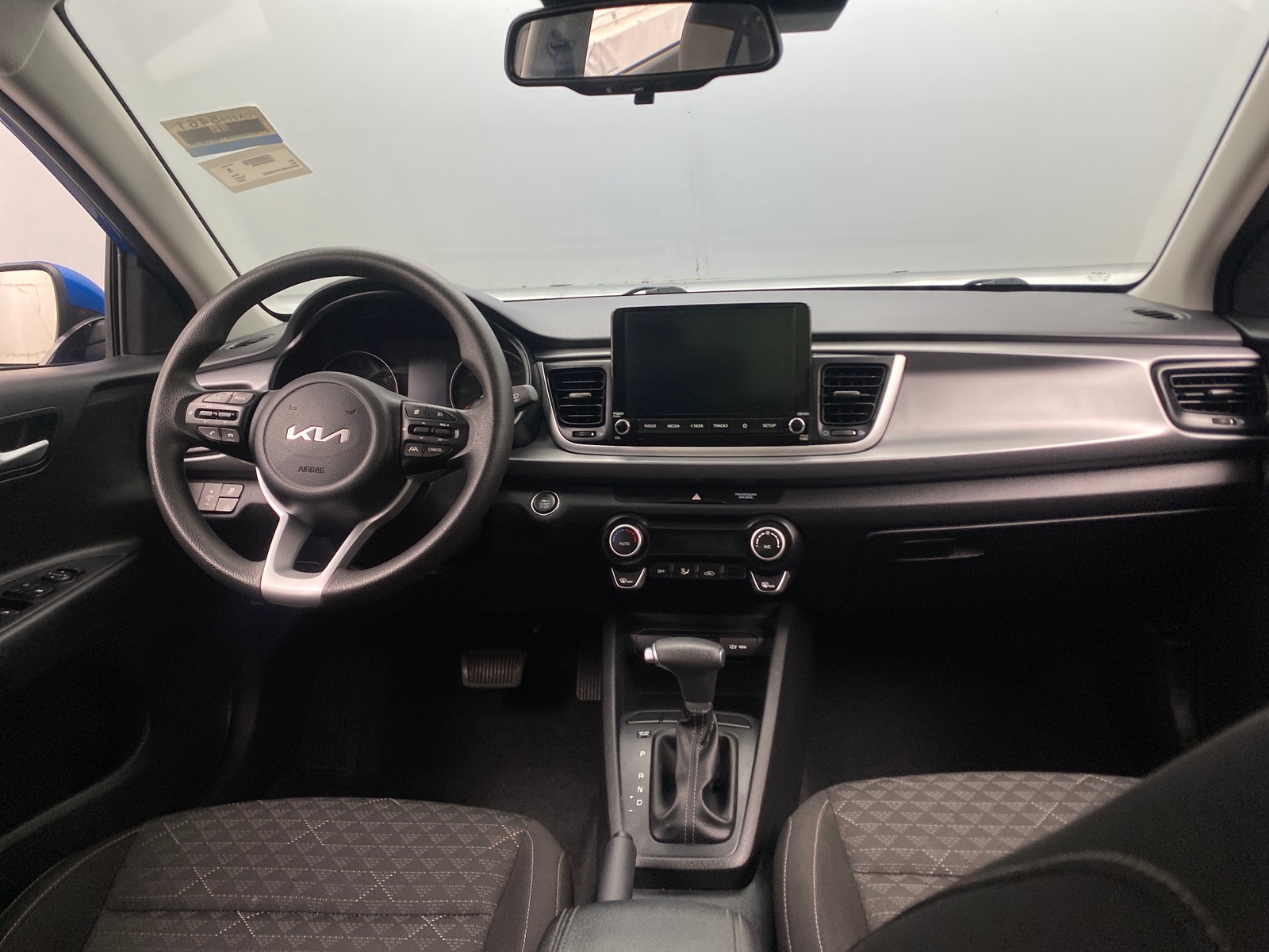 Thumbnail: 2023 Kia Rio - 3