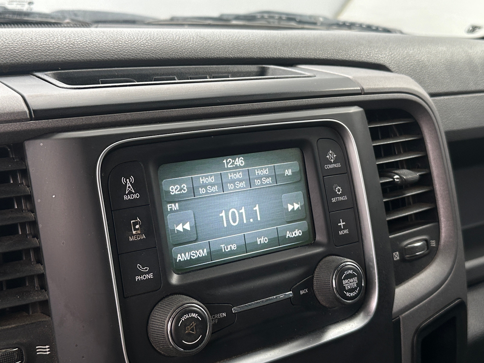 Thumbnail: 2019 RAM 1500 Classic - 3
