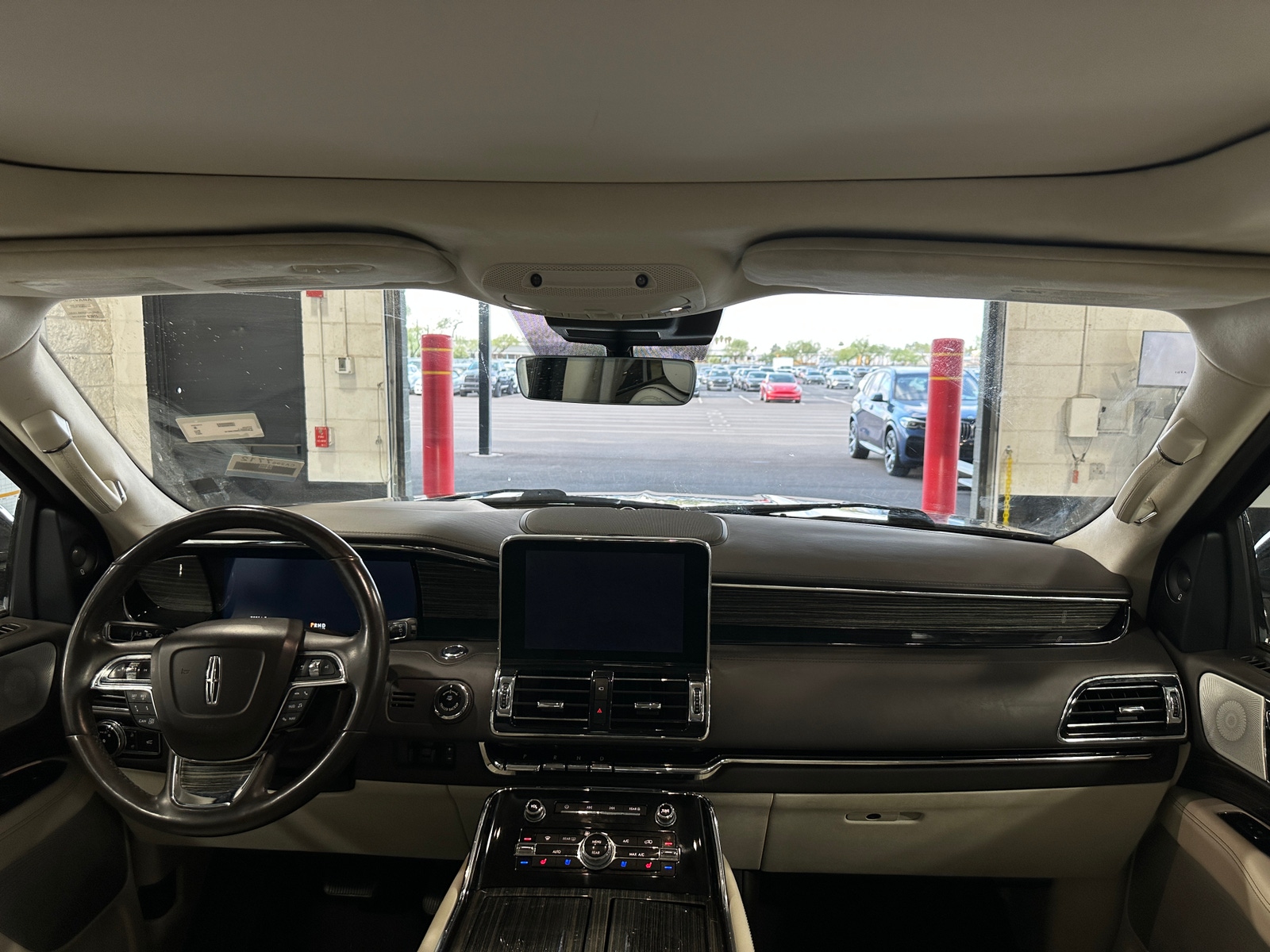 Thumbnail: 2021 Lincoln Navigator L - 2
