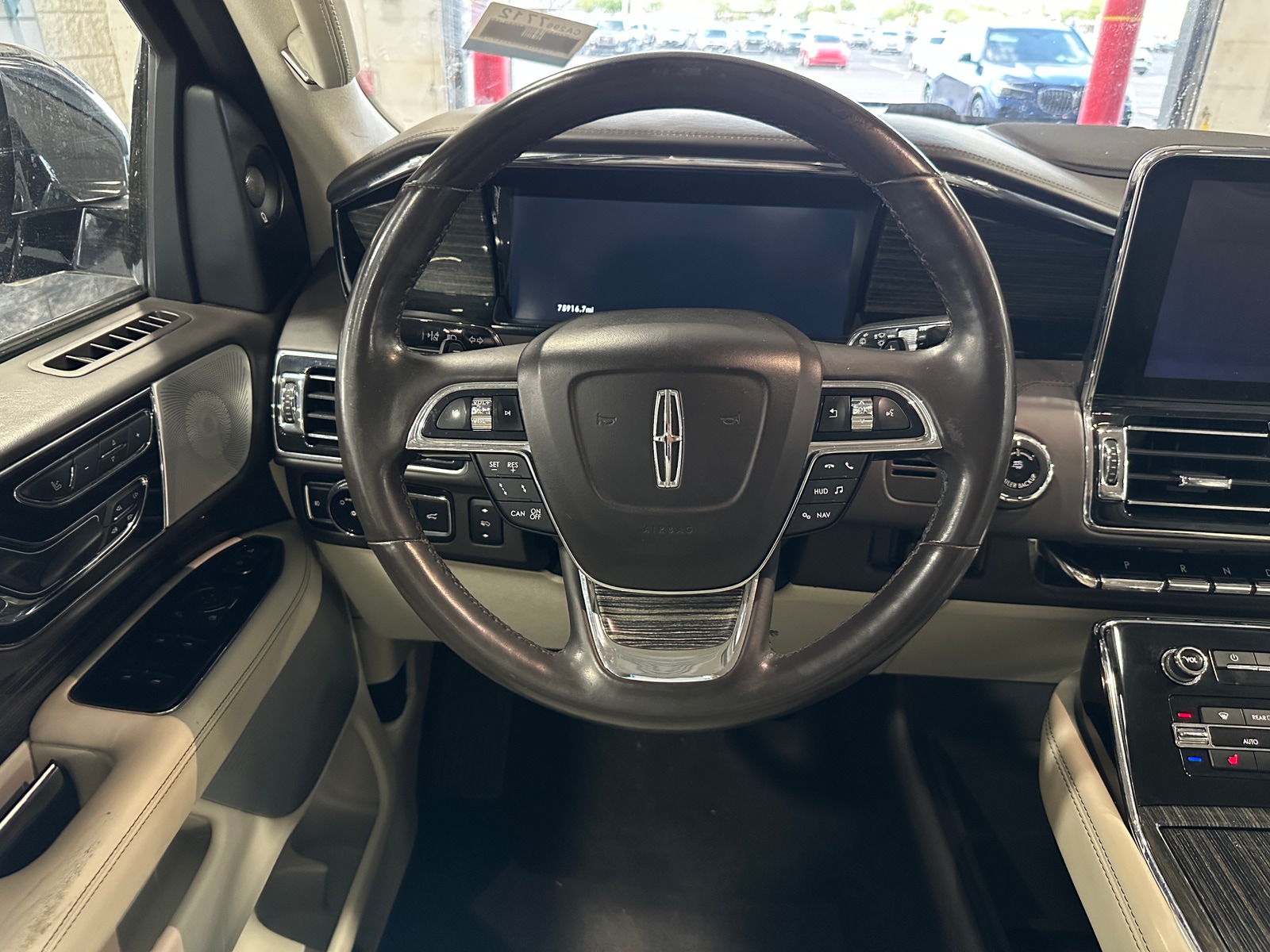 Thumbnail: 2021 Lincoln Navigator L - 4