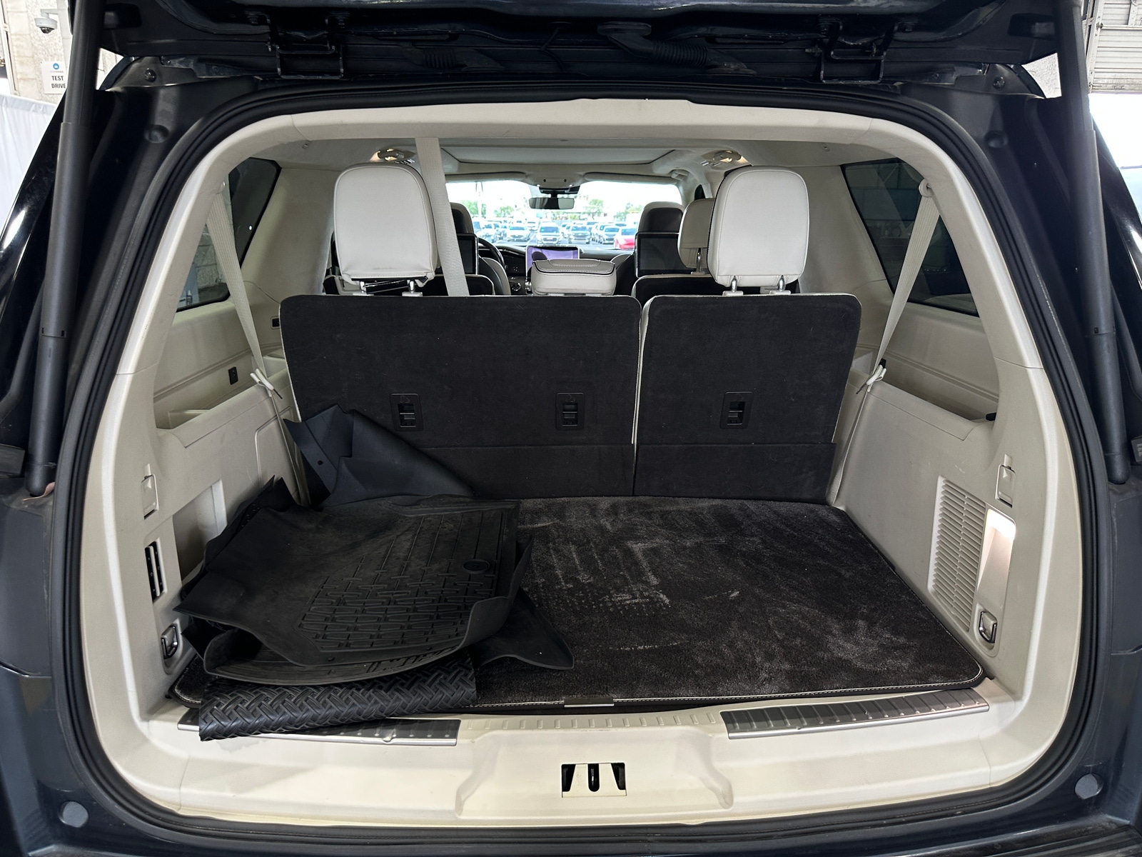 Thumbnail: 2021 Lincoln Navigator L - 6