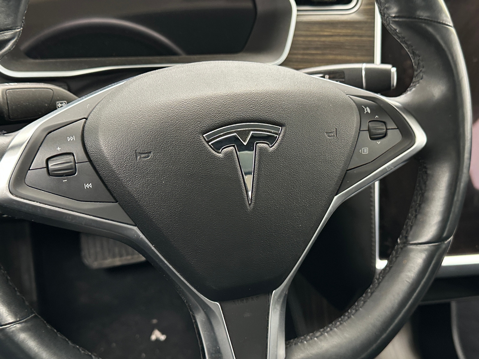 Thumbnail: 2015 Tesla Model S - 4