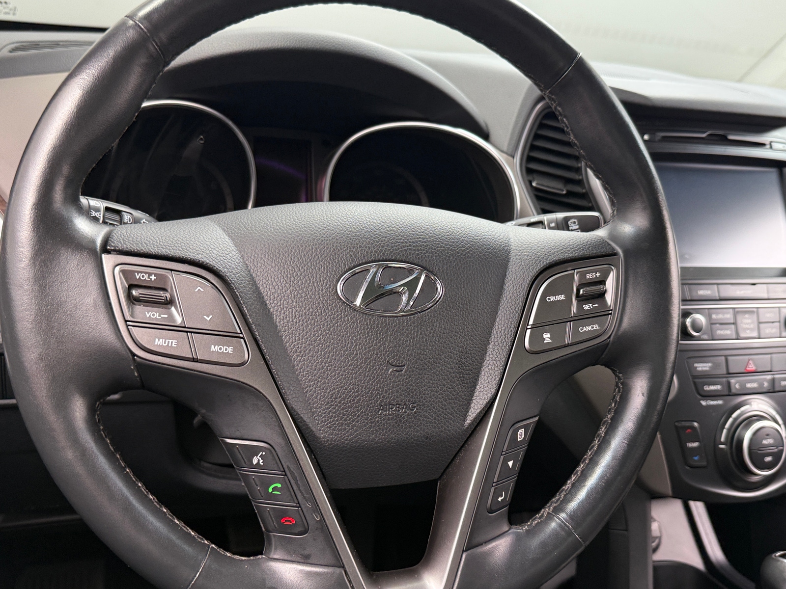 Thumbnail: 2017 Hyundai Santa Fe - 4