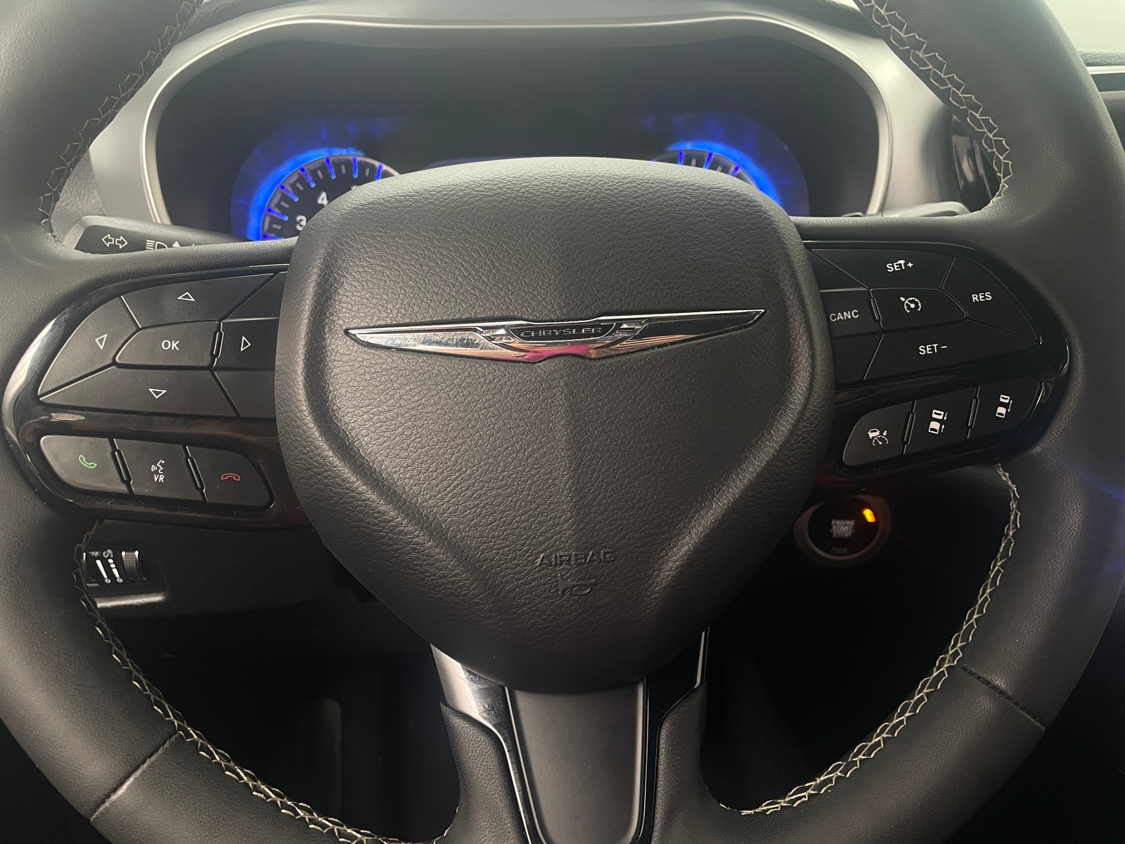 Thumbnail: 2022 Chrysler Pacifica - 4