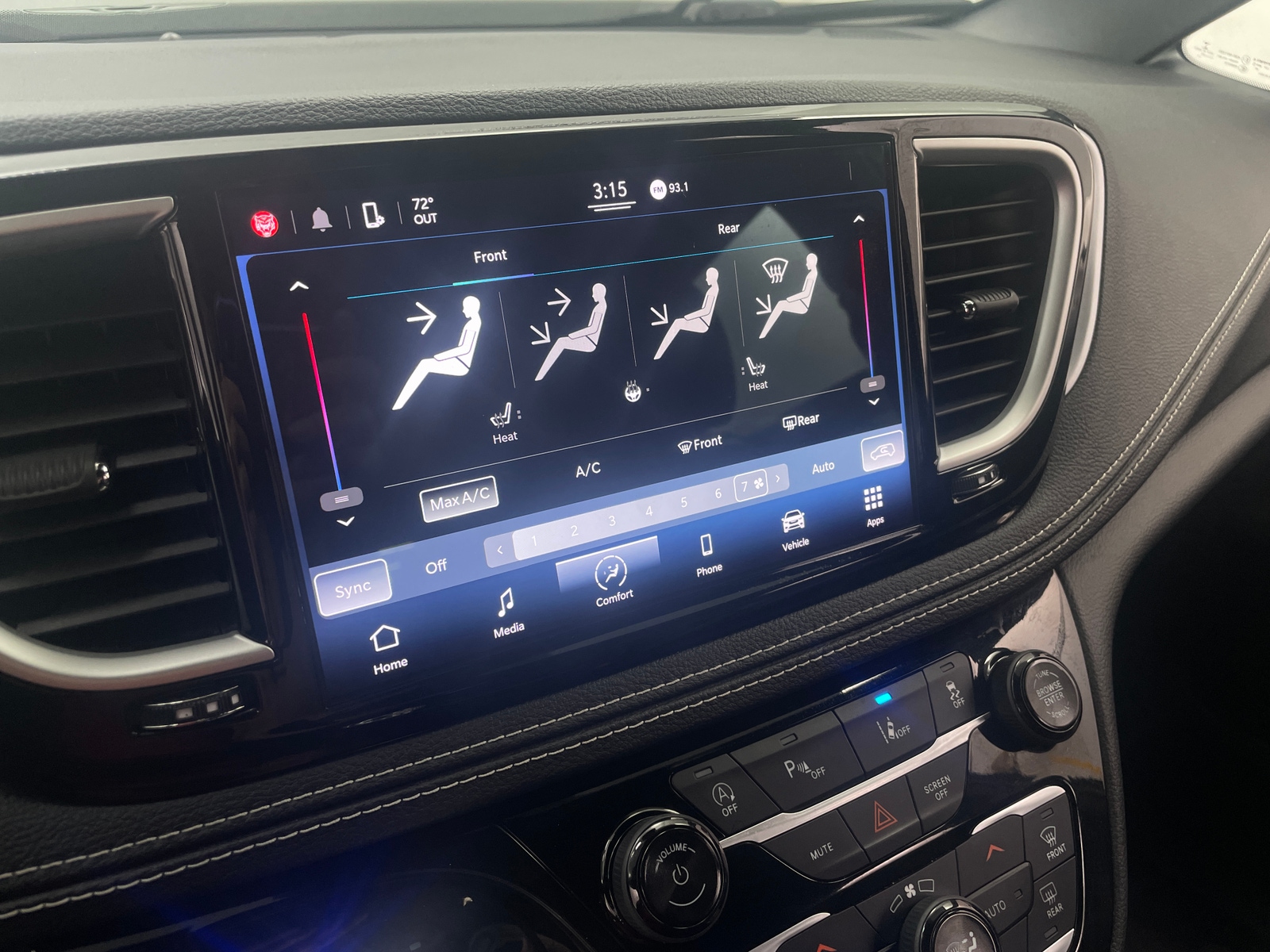 Thumbnail: 2022 Chrysler Pacifica - 3