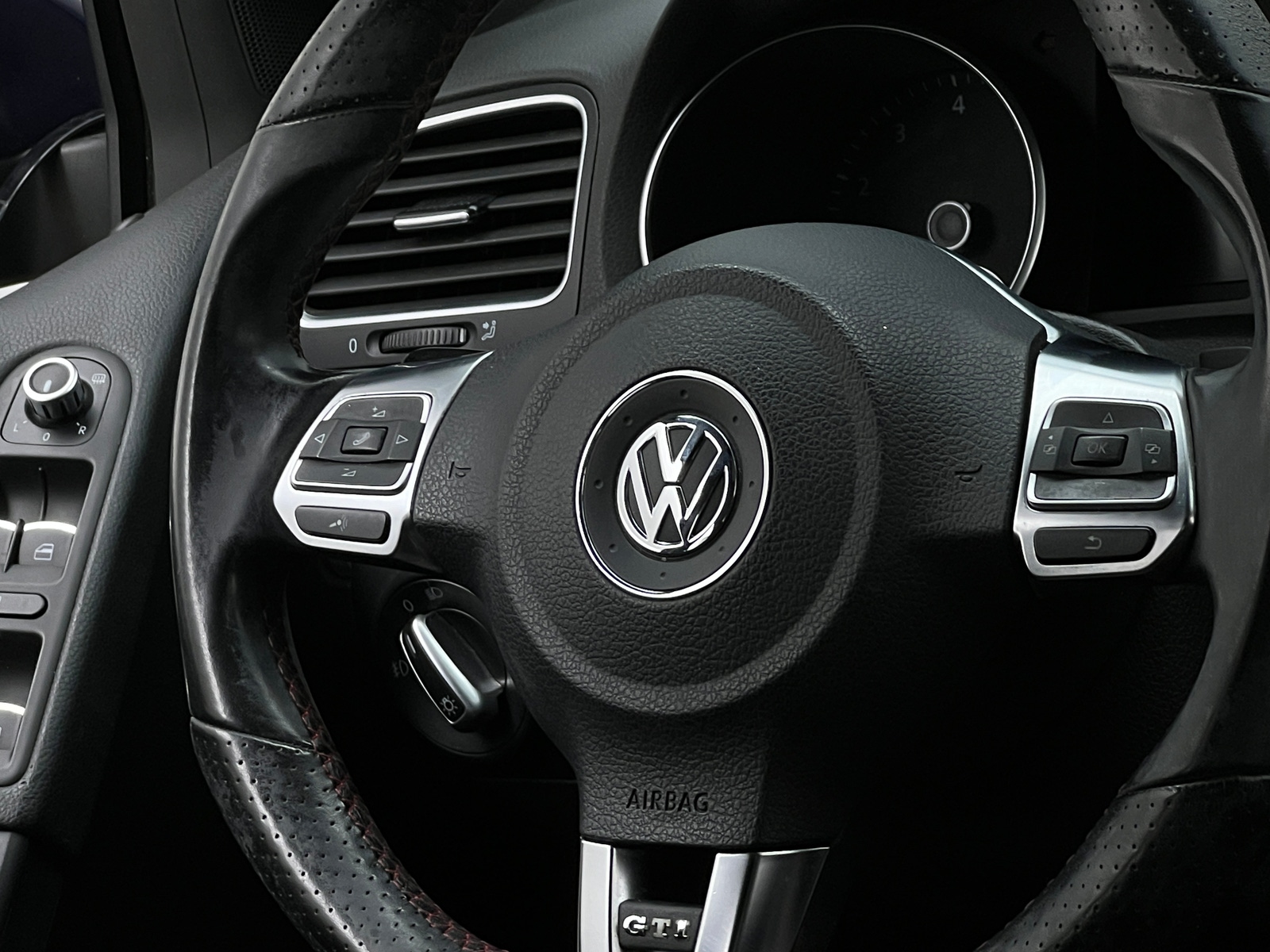 Thumbnail: 2011 Volkswagen Golf - 5