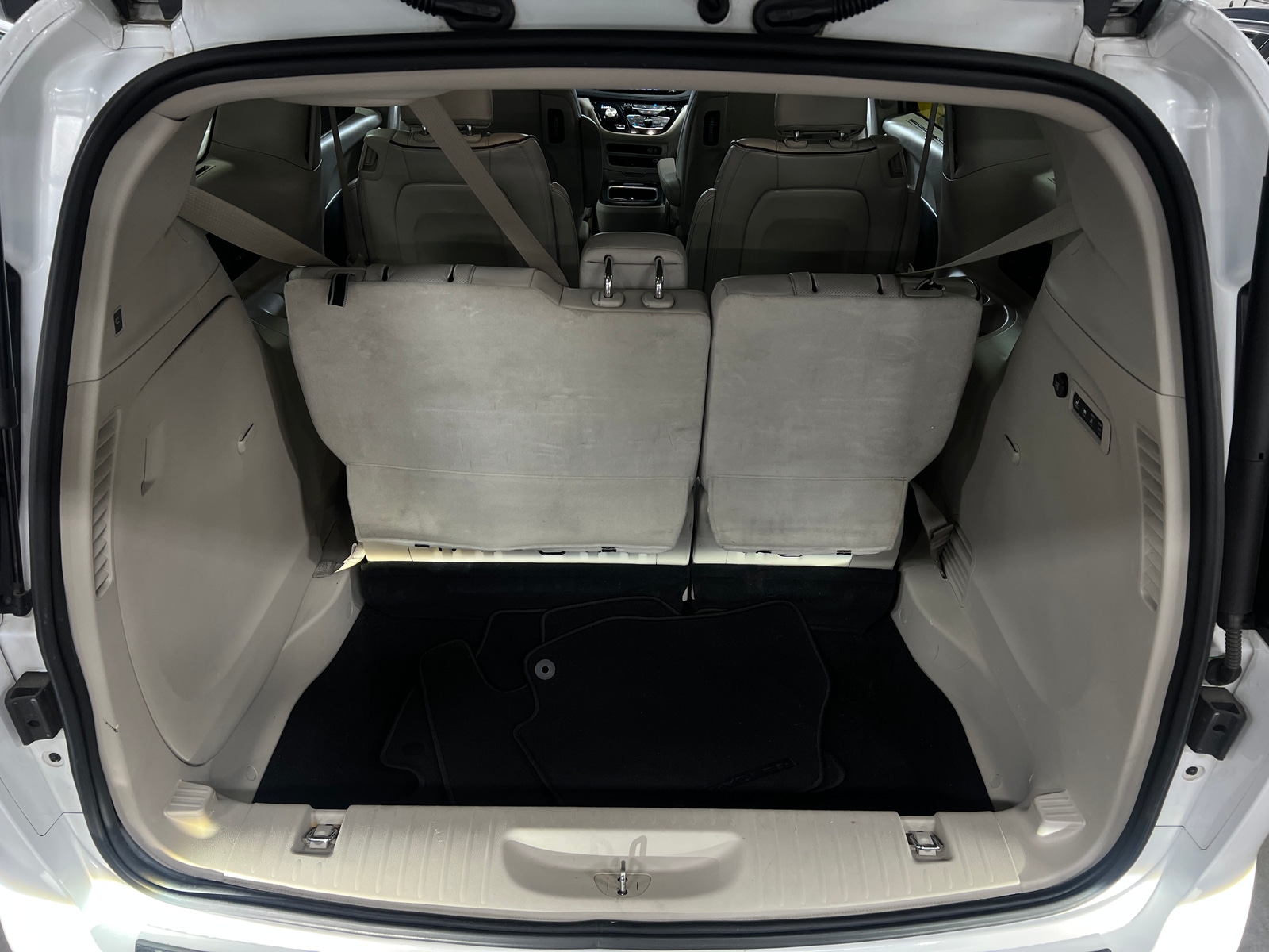 Thumbnail: 2017 Chrysler Pacifica - 6