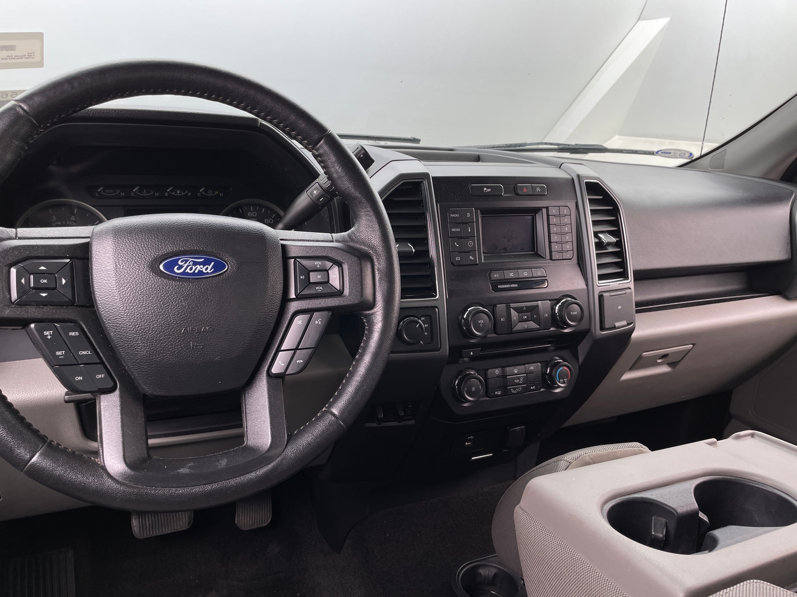 Thumbnail: 2018 Ford Econoline - 3