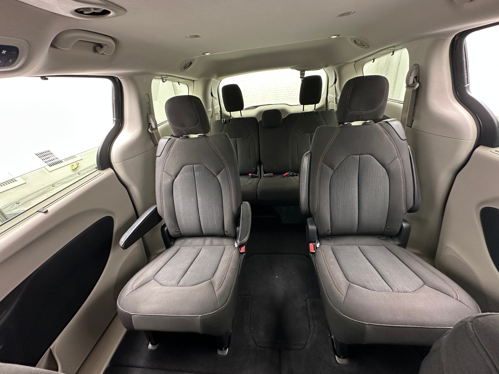 Thumbnail: 2017 Chrysler Pacifica - 6