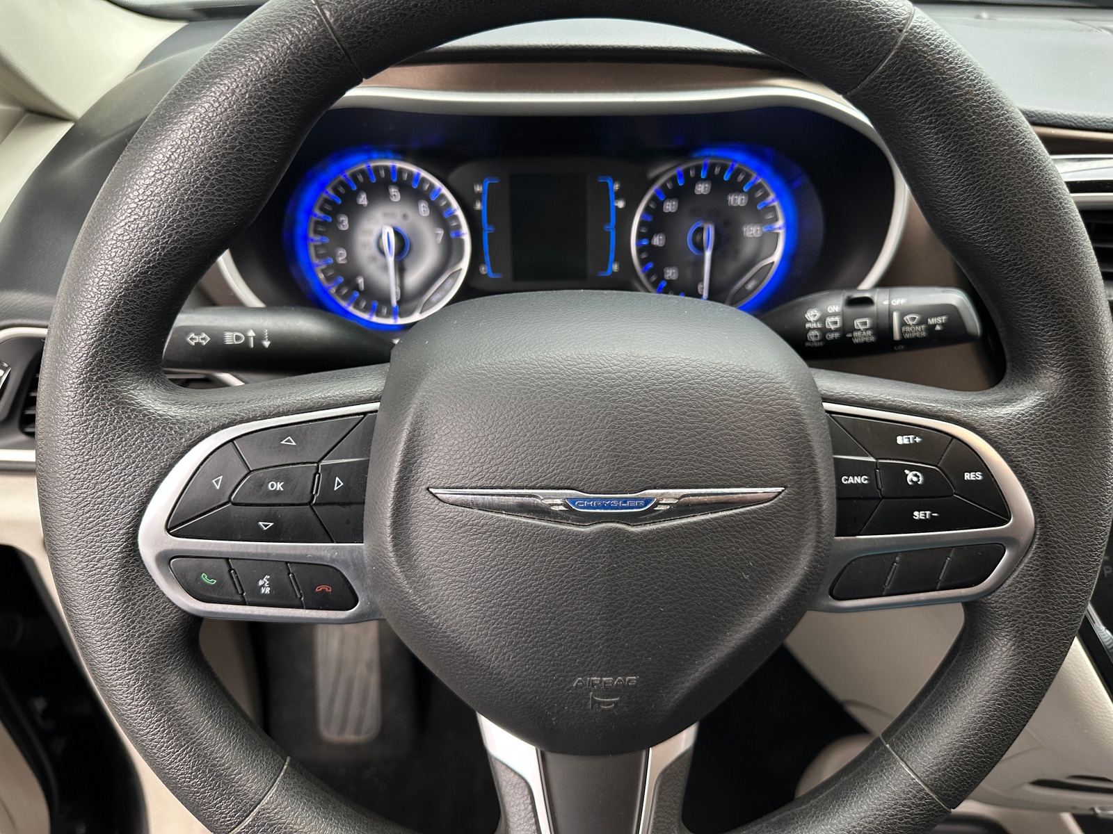 Thumbnail: 2017 Chrysler Pacifica - 5