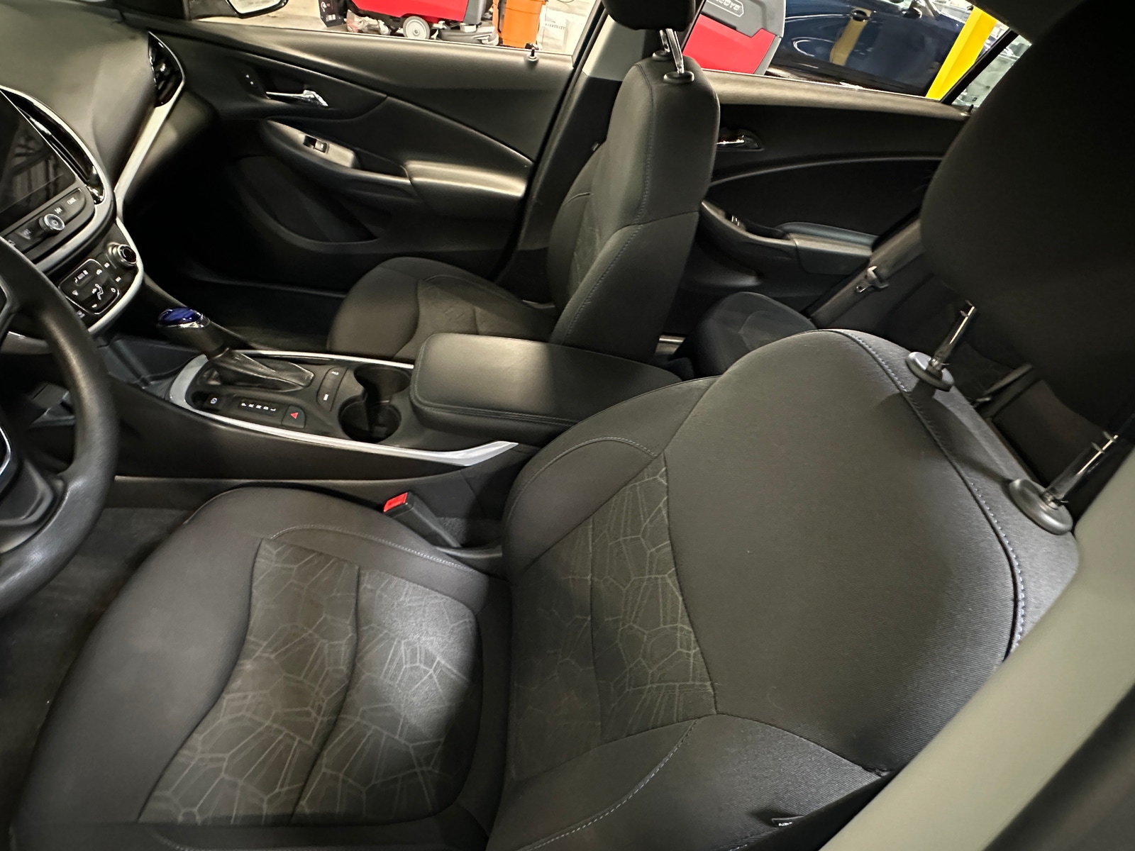 Thumbnail: 2018 Chevrolet Volt - 2