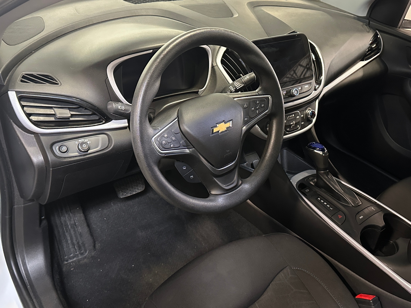 Thumbnail: 2018 Chevrolet Volt - 3