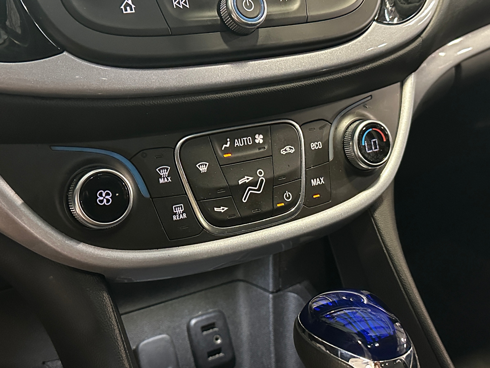 Thumbnail: 2018 Chevrolet Volt - 4