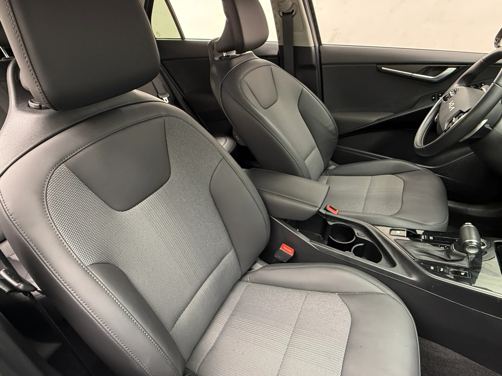 Thumbnail: 2023 Kia Niro - 2