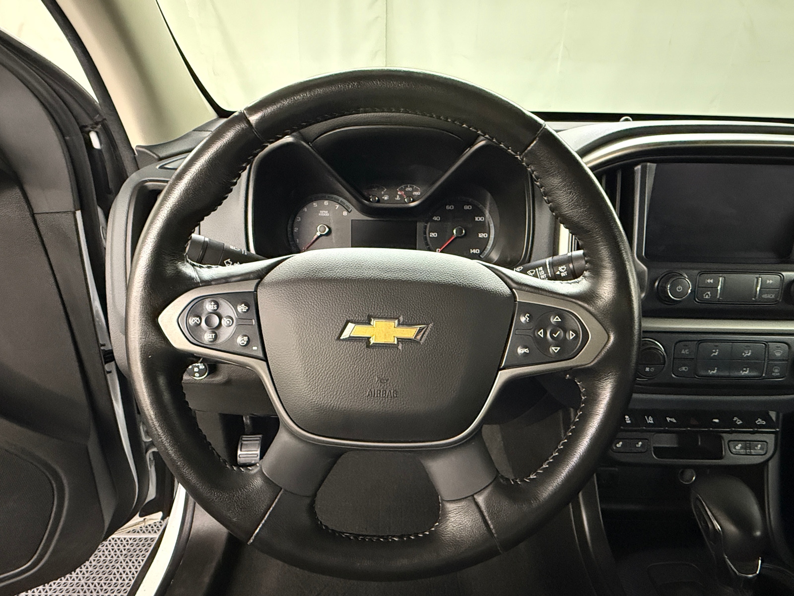 Thumbnail: 2022 Chevrolet Colorado - 4