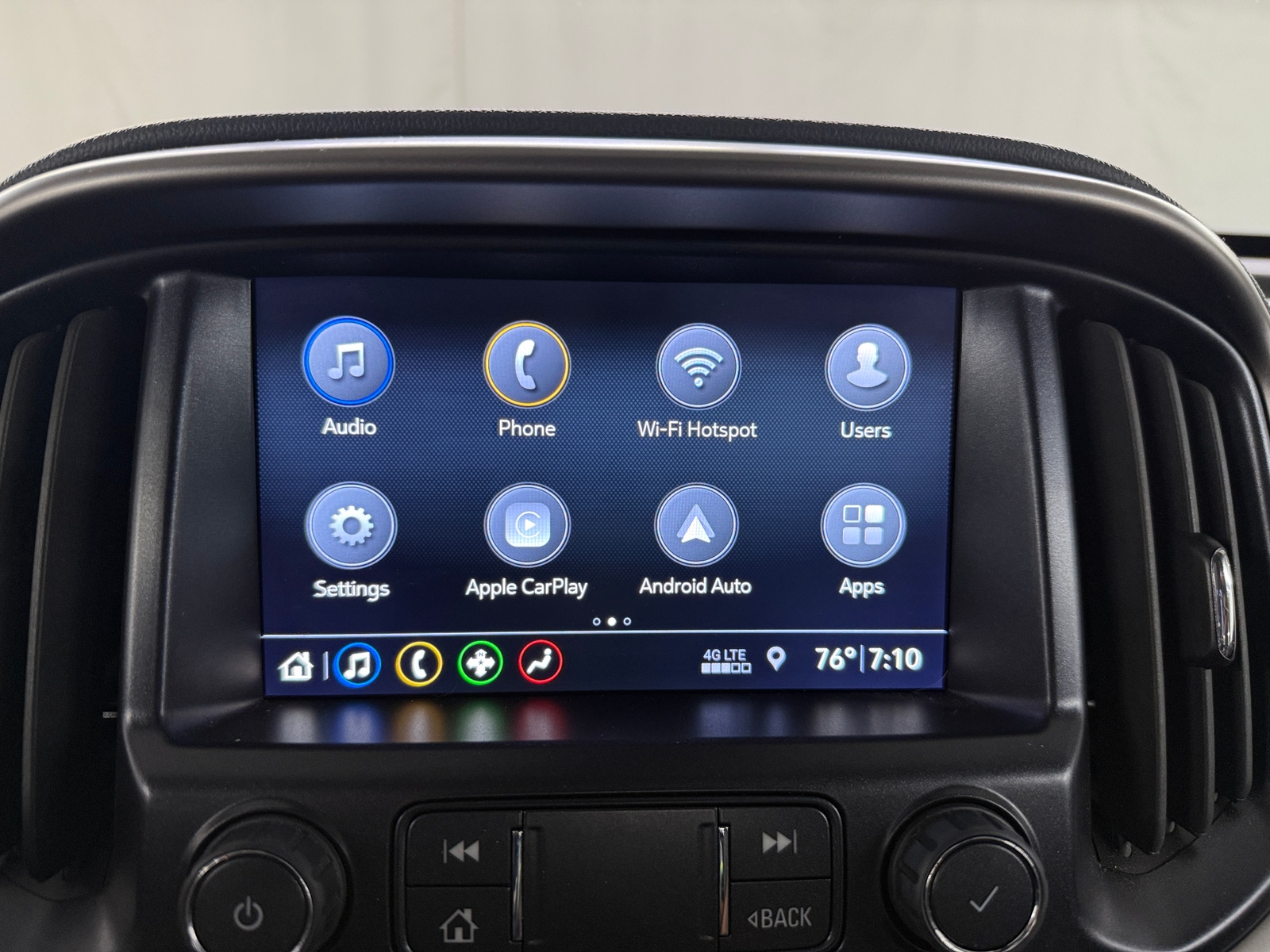 Thumbnail: 2022 Chevrolet Colorado - 3