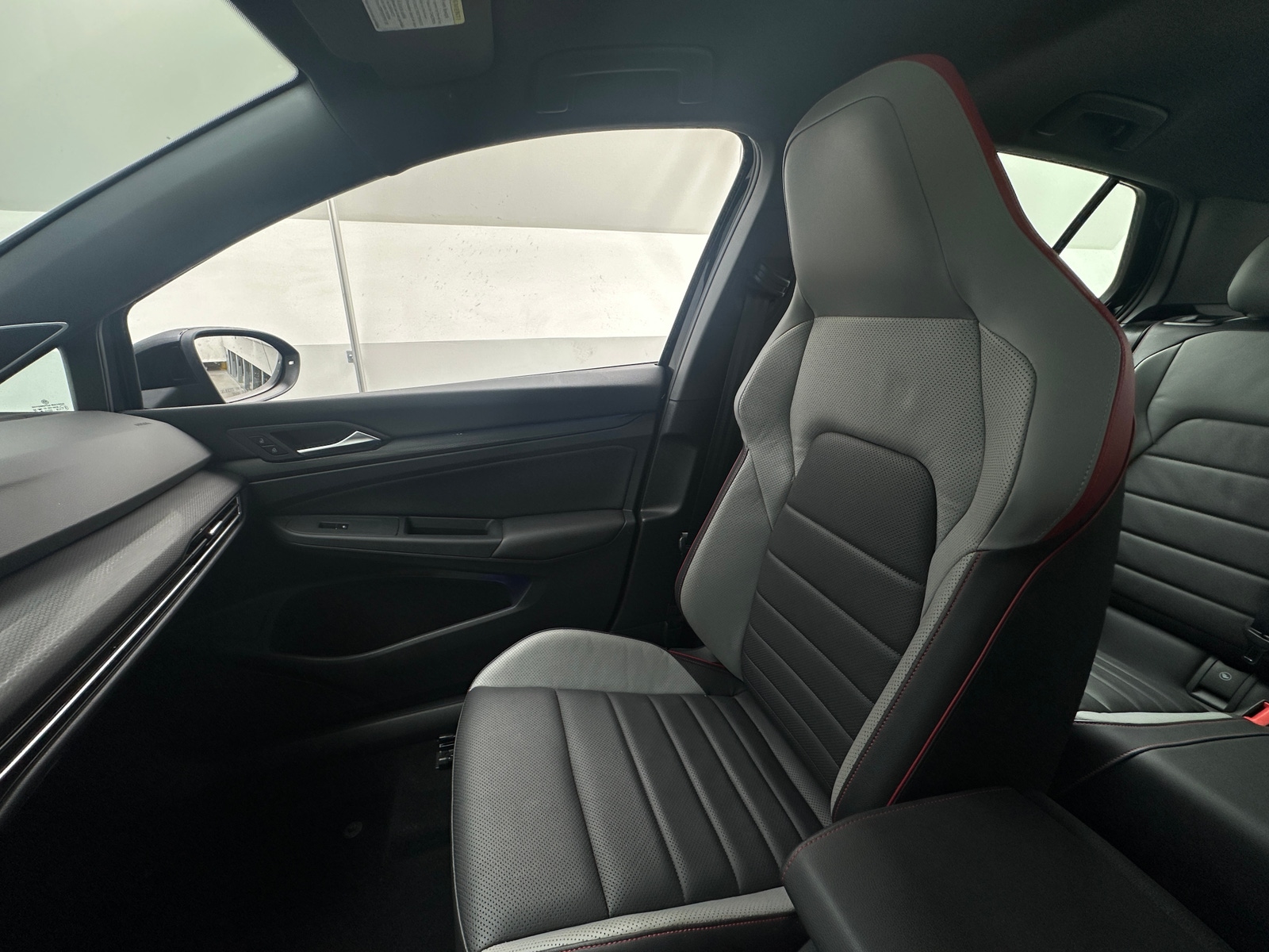 Thumbnail: 2022 Volkswagen Golf - 2