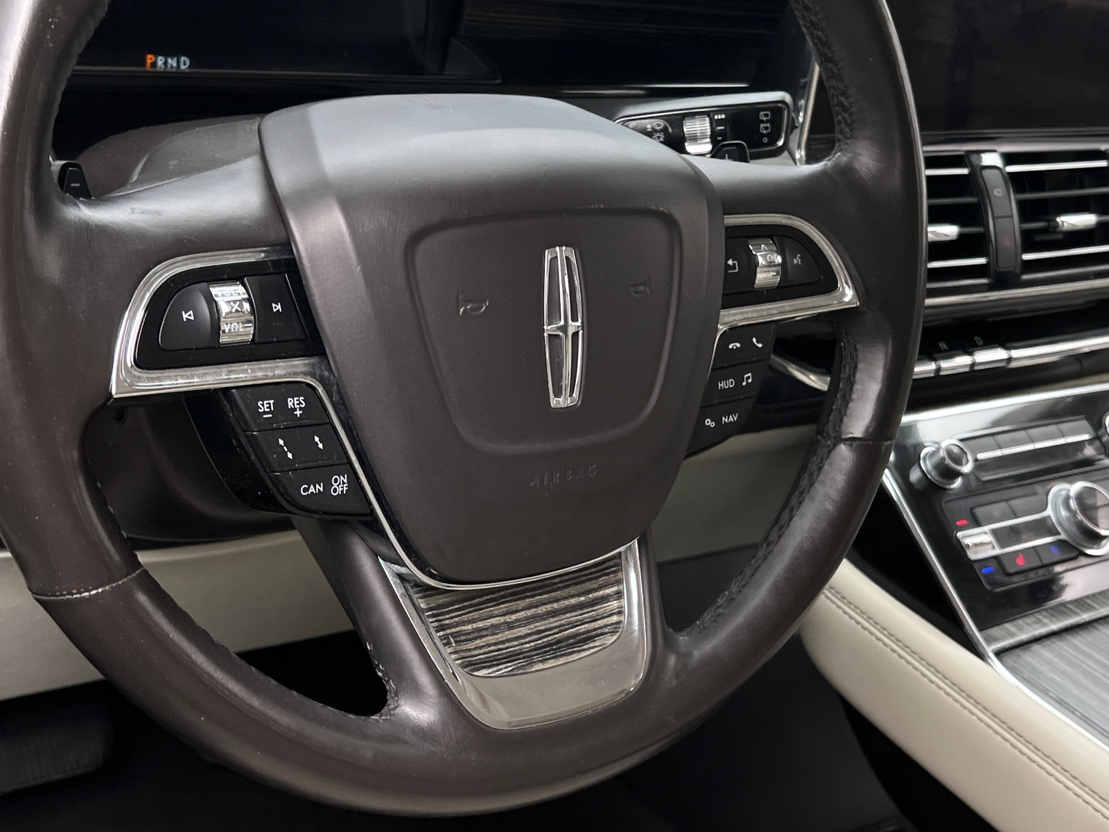 Thumbnail: 2021 Lincoln Navigator L - 4
