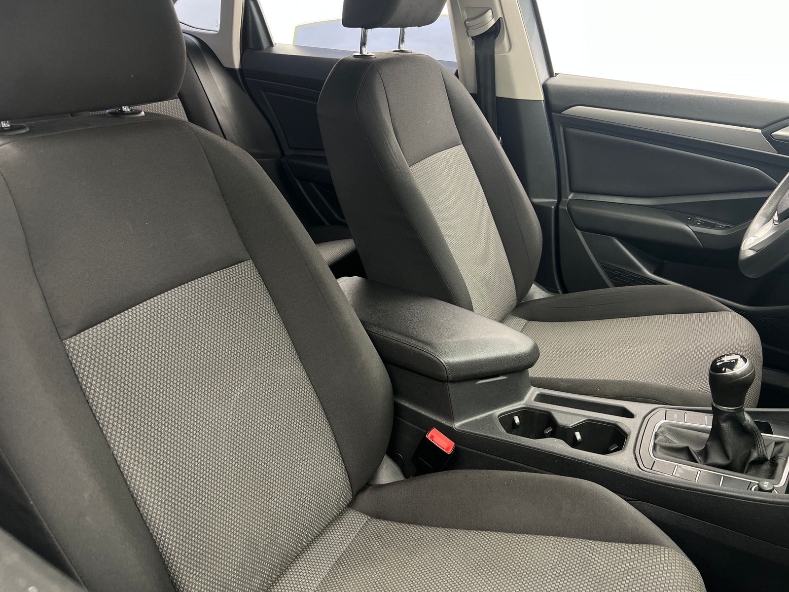 Thumbnail: 2019 Volkswagen Jetta - 2