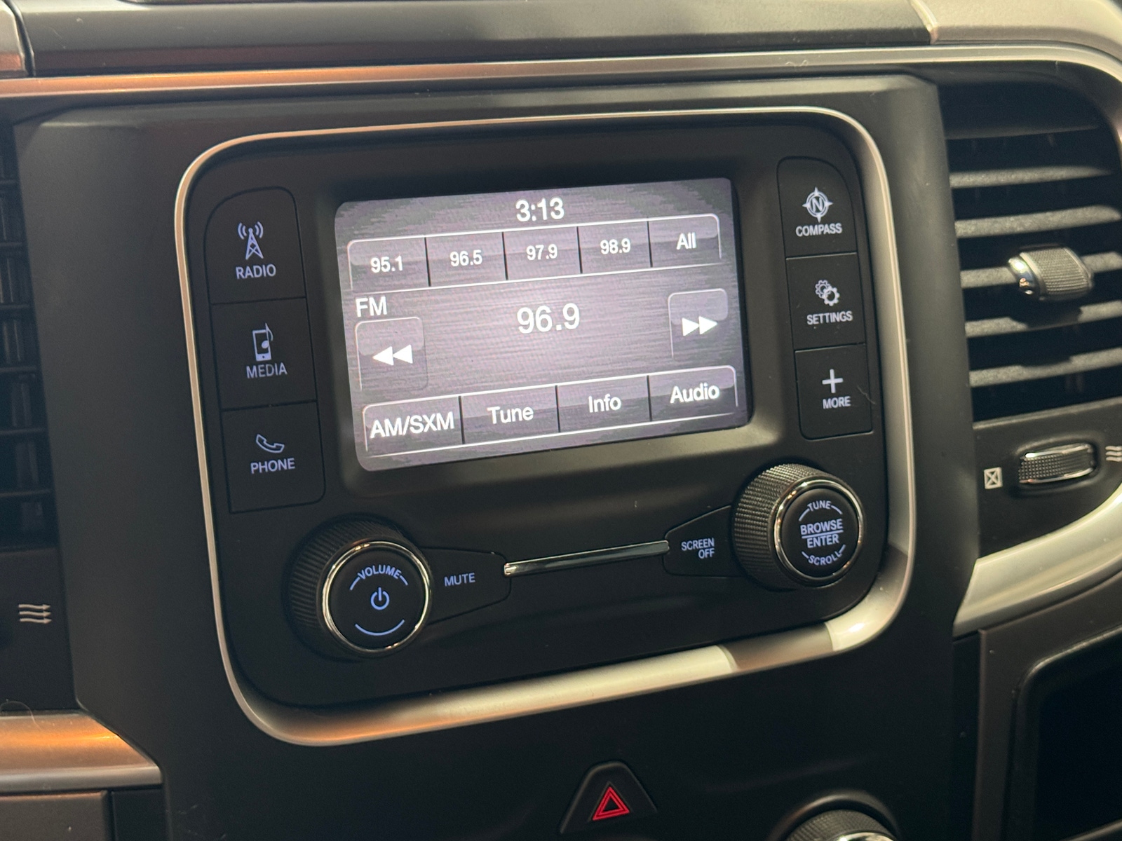 Thumbnail: 2022 RAM 1500 Classic - 4