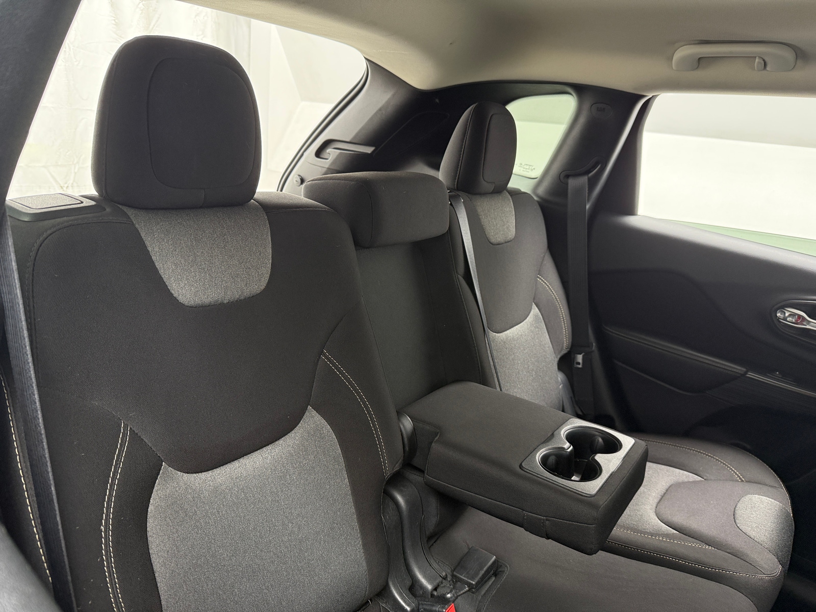 Thumbnail: 2016 Jeep Cherokee - 6