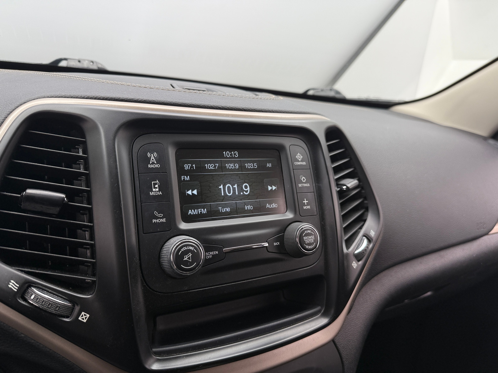 Thumbnail: 2016 Jeep Cherokee - 4