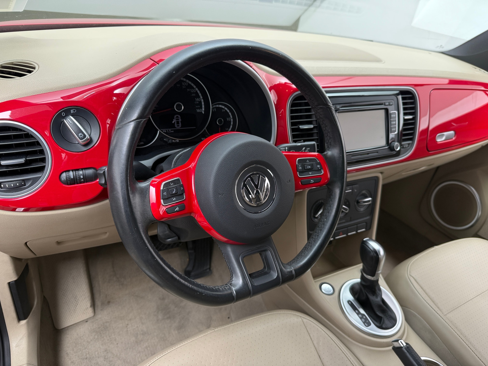 Thumbnail: 2015 Volkswagen Beetle - 4