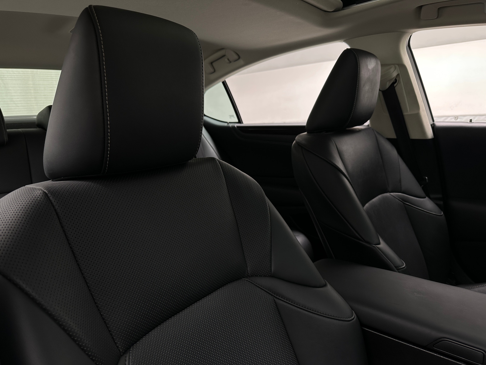 Thumbnail: 2019 Lexus ES - 2
