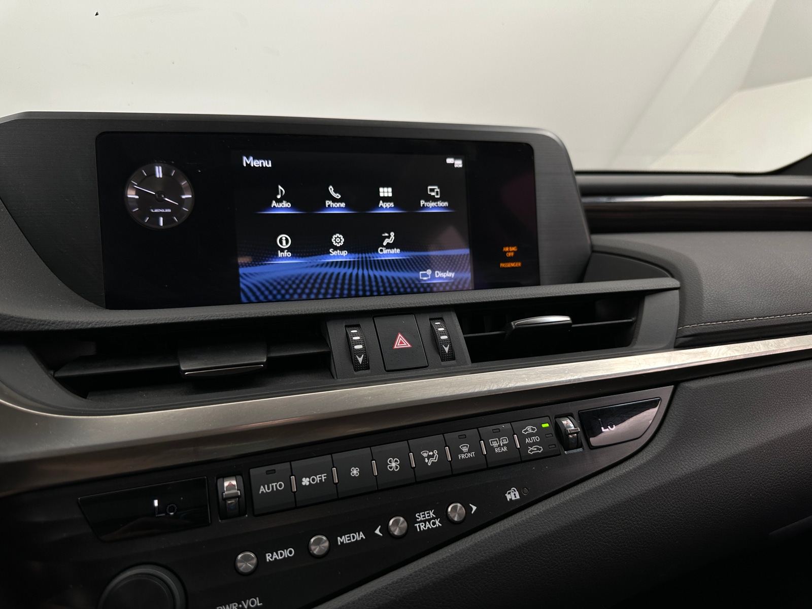 Thumbnail: 2019 Lexus ES - 4