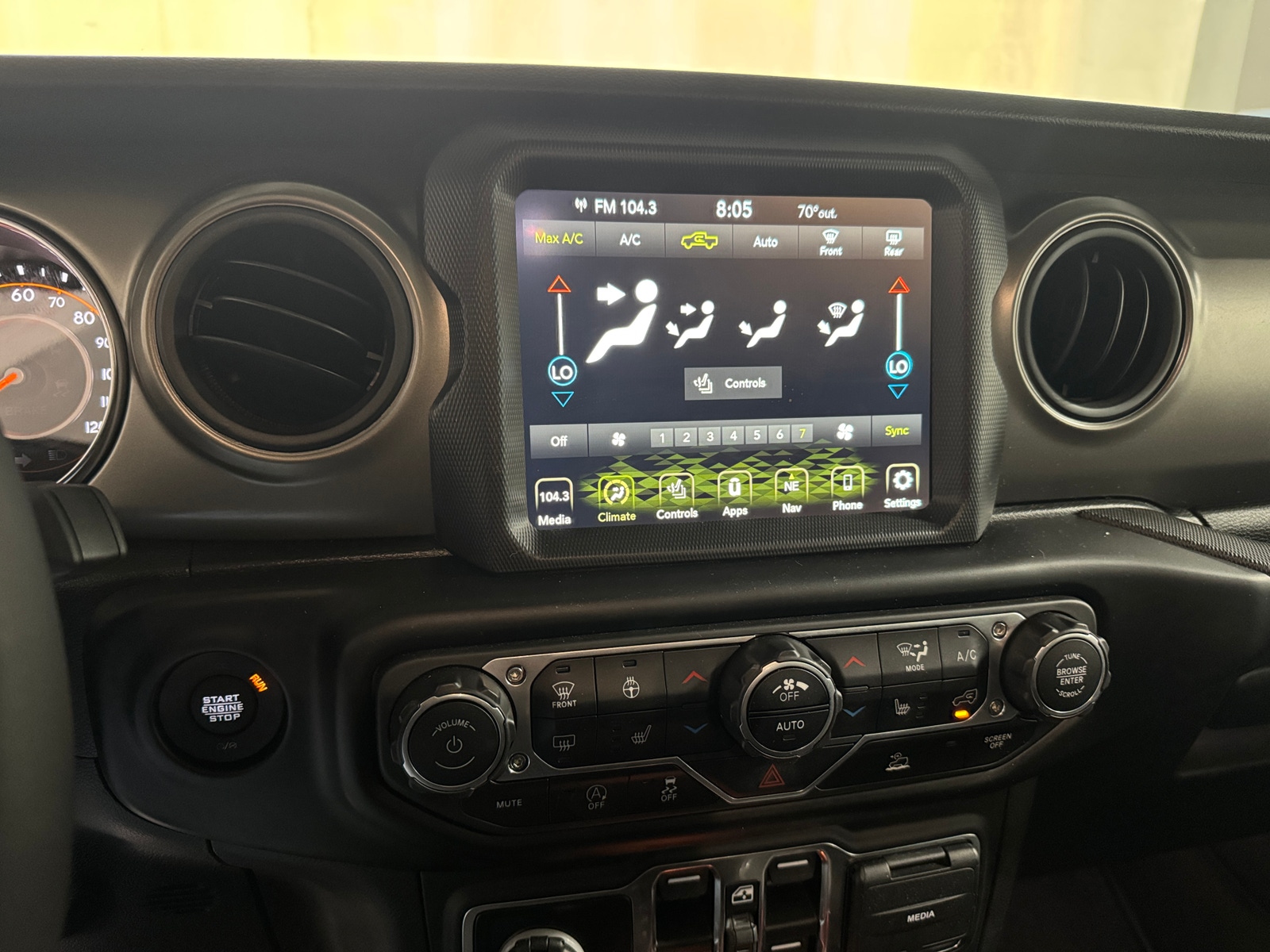 Thumbnail: 2023 Jeep Gladiator - 4