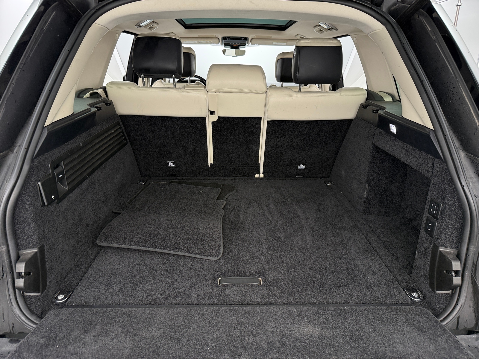 Thumbnail: 2020 Land Rover Range Rover - 6